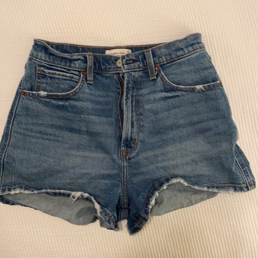 Abercrombie & Fitch Ultra High Rise Mom Short